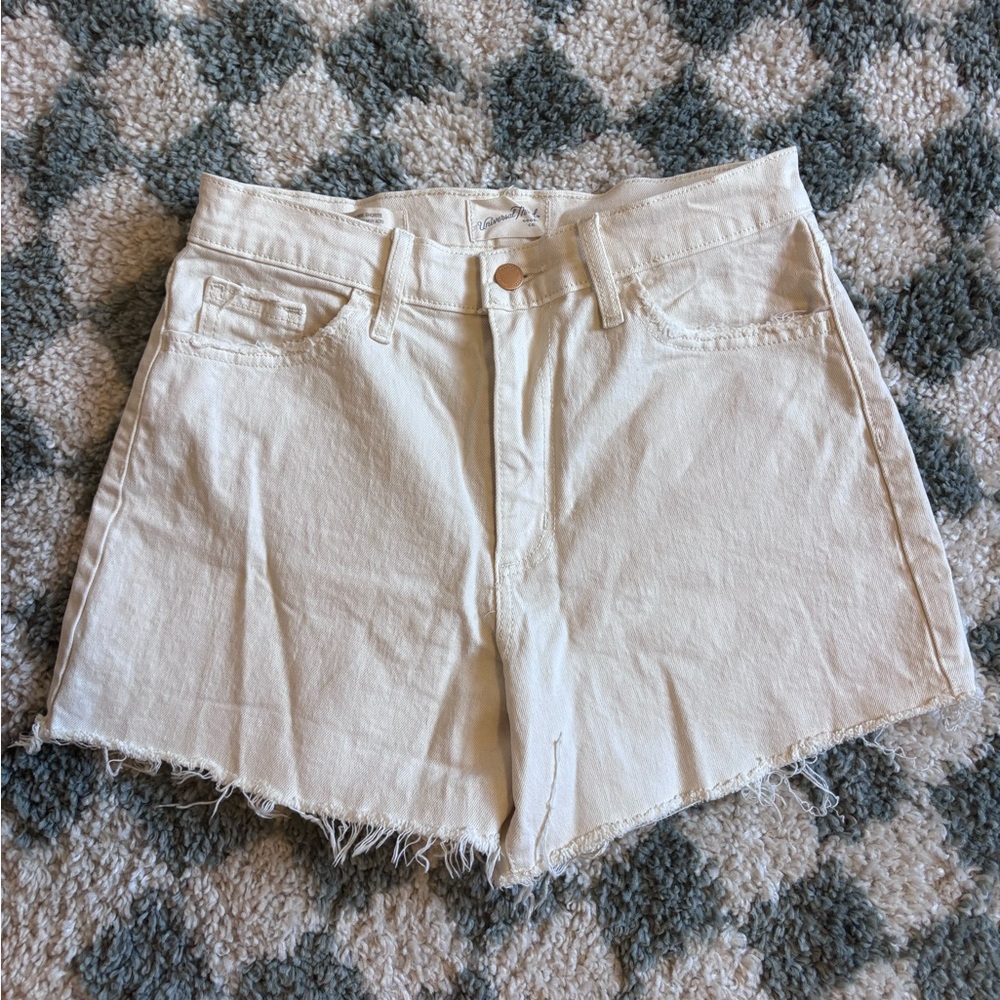 NWOT Universal Thread high-rise off-white denim shorts, size 6
